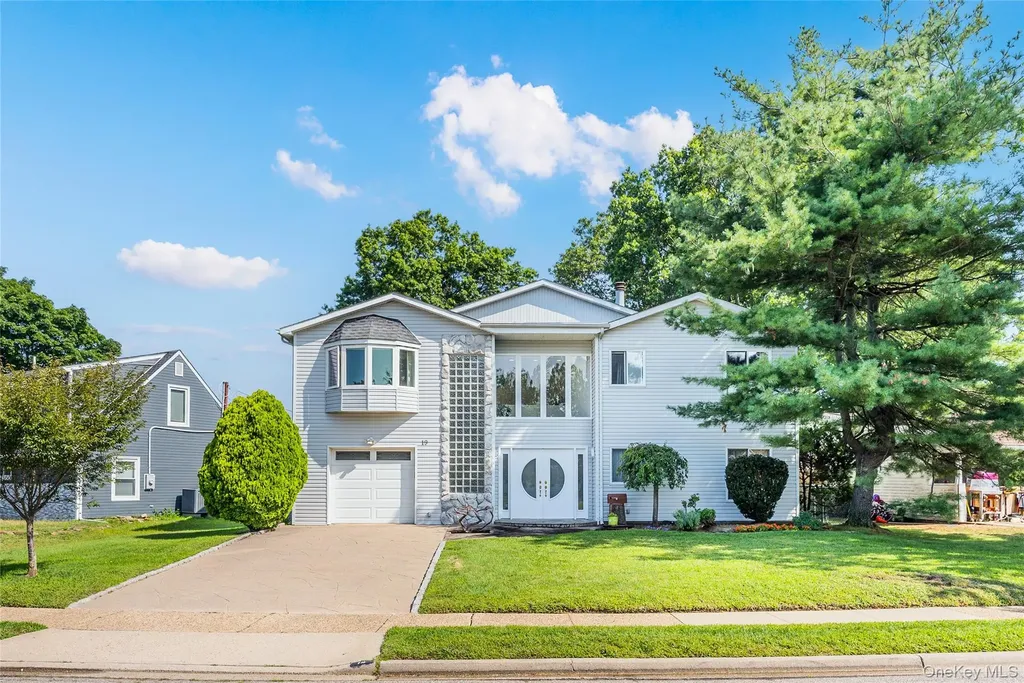 19 Wayside Lane Wantagh NY 11793