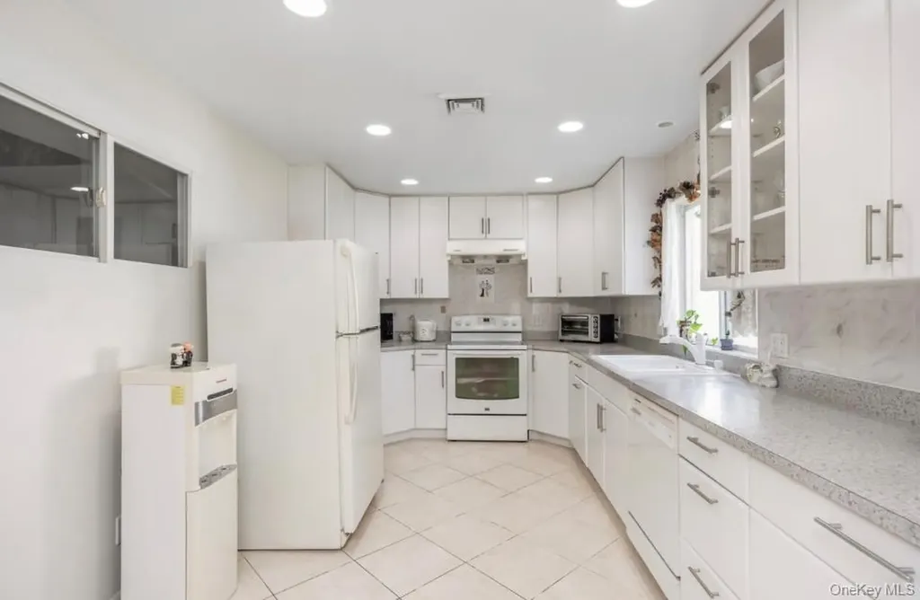 19 Wayside Lane Wantagh NY 11793