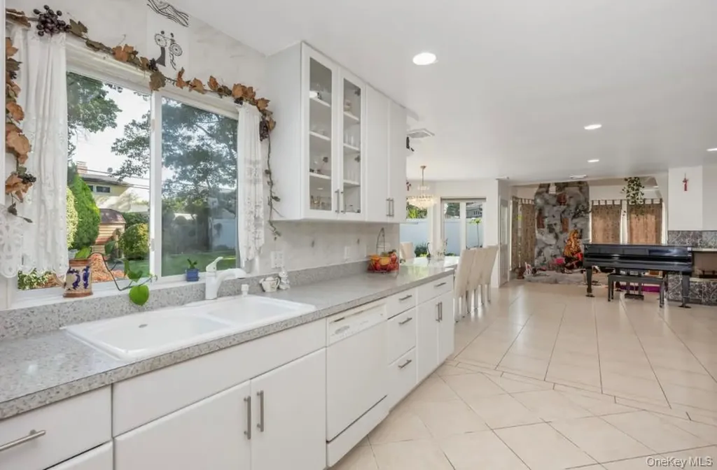 19 Wayside Lane Wantagh NY 11793