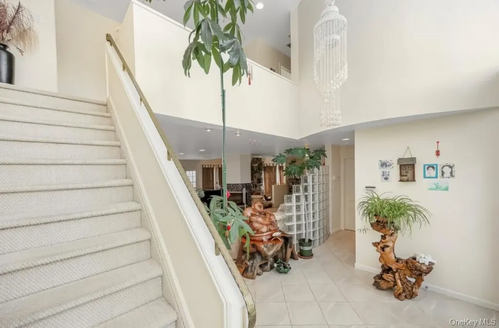 19 Wayside Lane Wantagh NY 11793