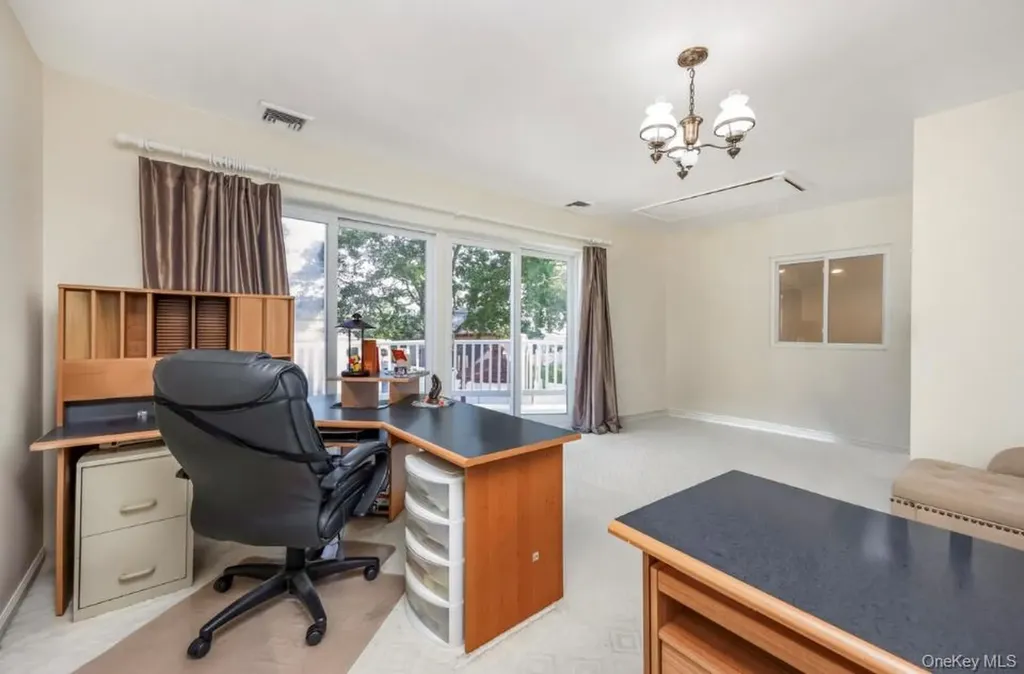19 Wayside Lane Wantagh NY 11793