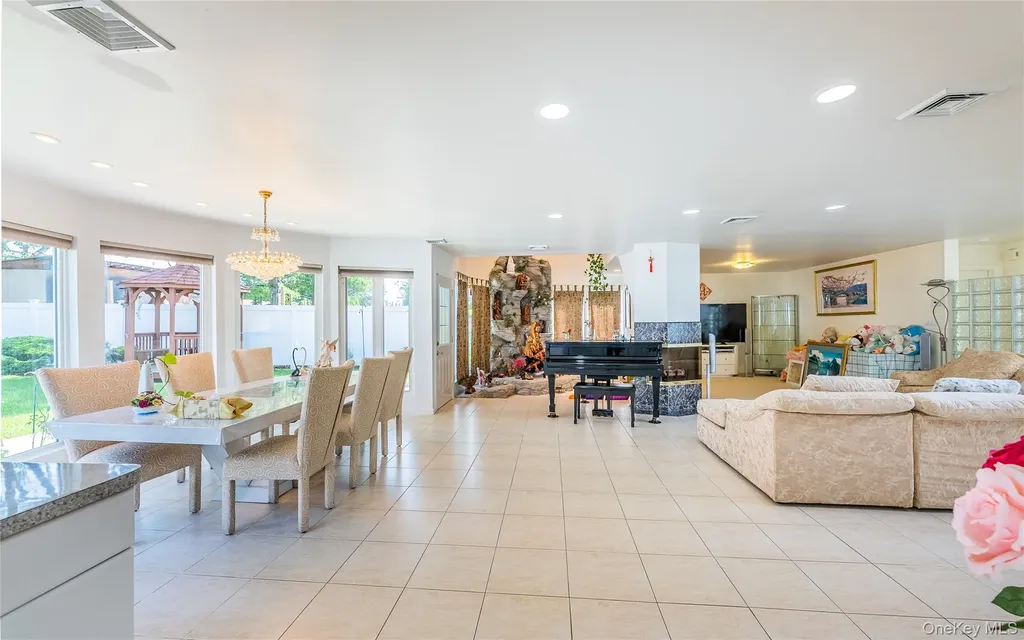 19 Wayside Lane Wantagh NY 11793