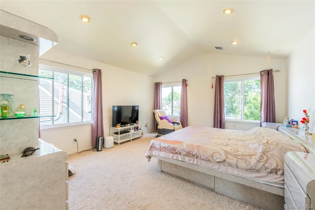 19 Wayside Lane Wantagh NY 11793