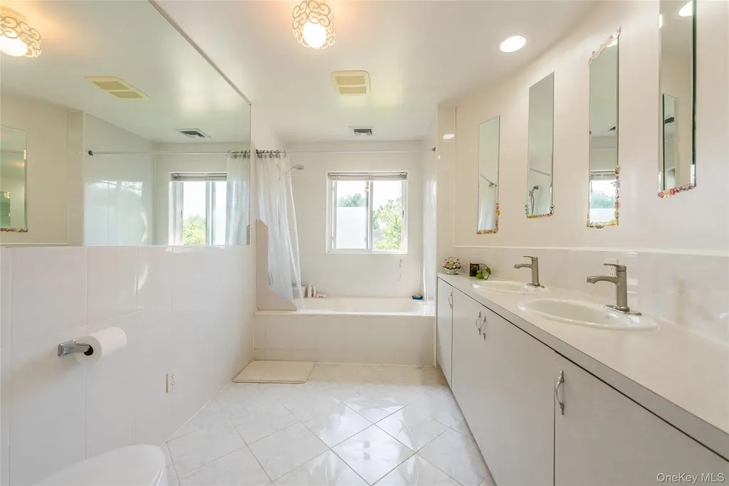 19 Wayside Lane Wantagh NY 11793