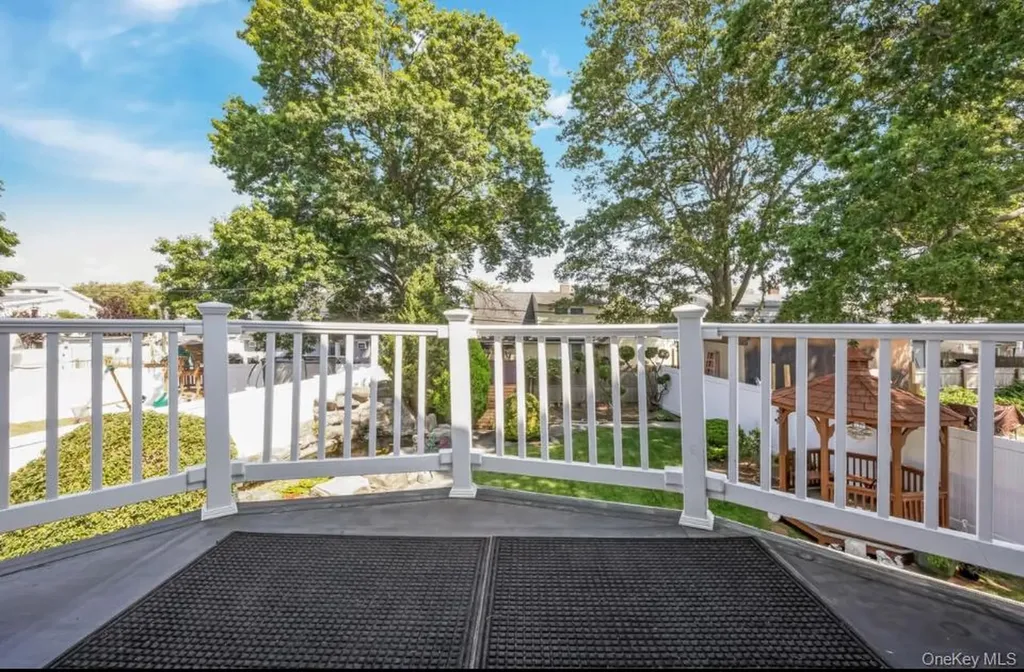 19 Wayside Lane Wantagh NY 11793