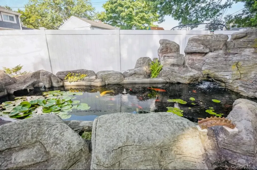 19 Wayside Lane Wantagh NY 11793