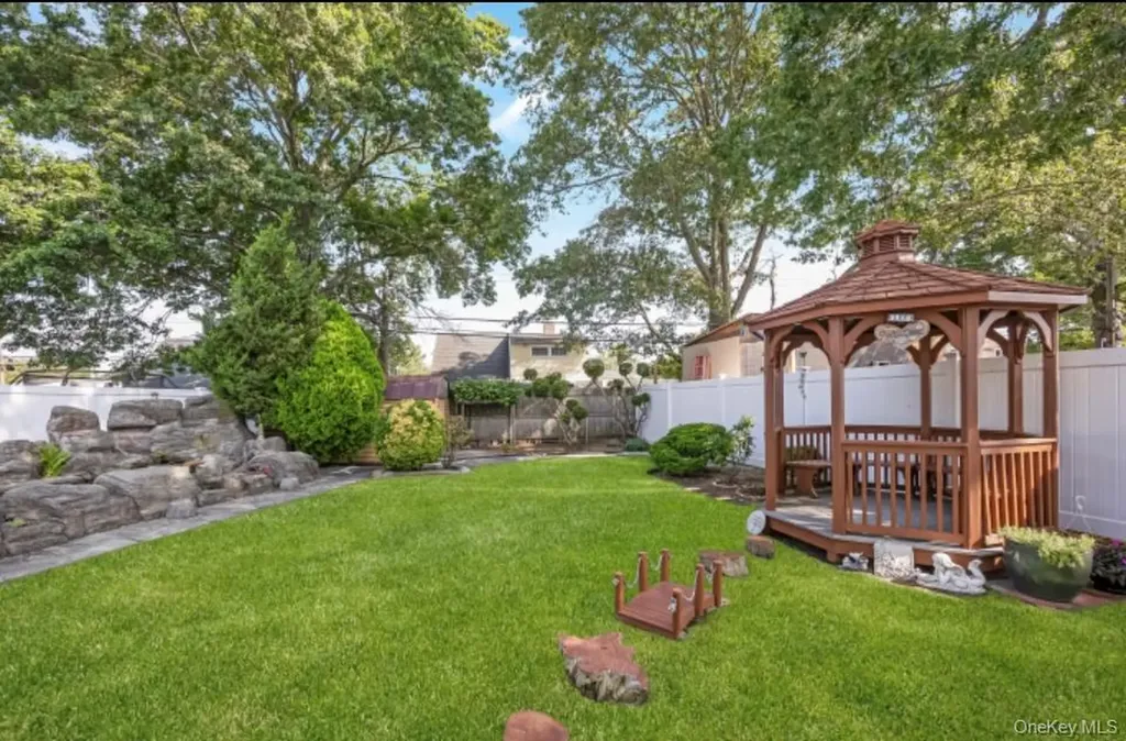 19 Wayside Lane Wantagh NY 11793