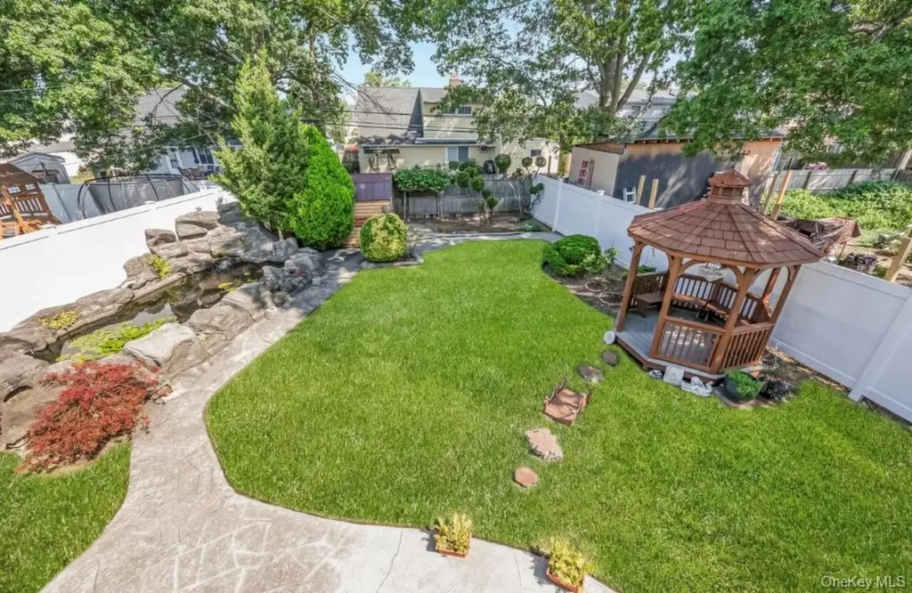 19 Wayside Lane Wantagh NY 11793