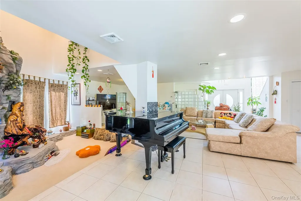 19 Wayside Lane Wantagh NY 11793
