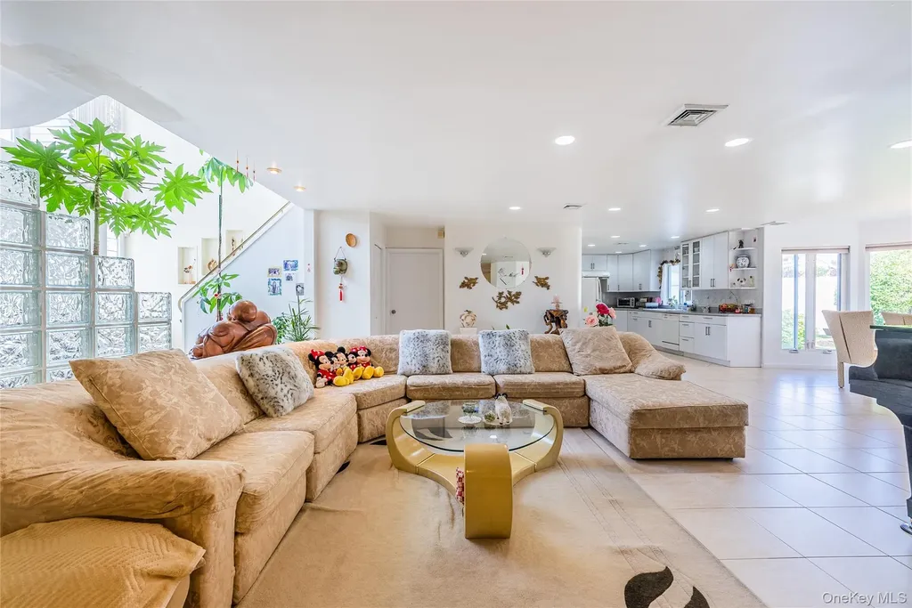 19 Wayside Lane Wantagh NY 11793
