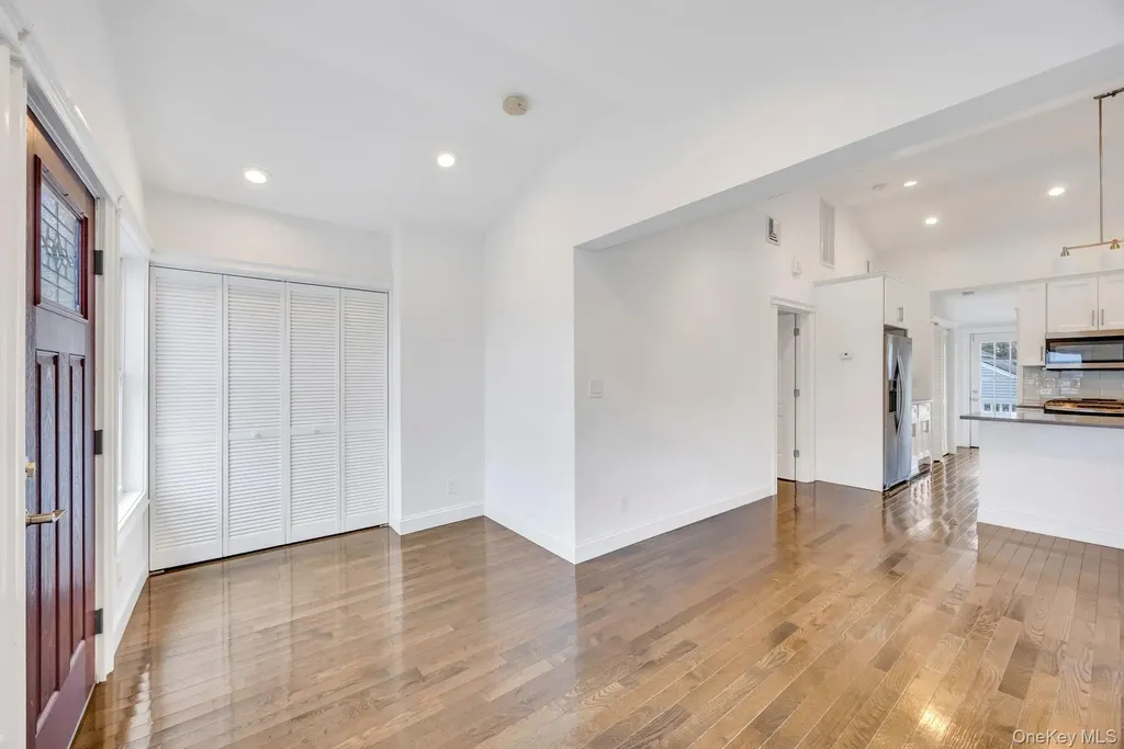 21 Ireland Place Copiague NY 11726