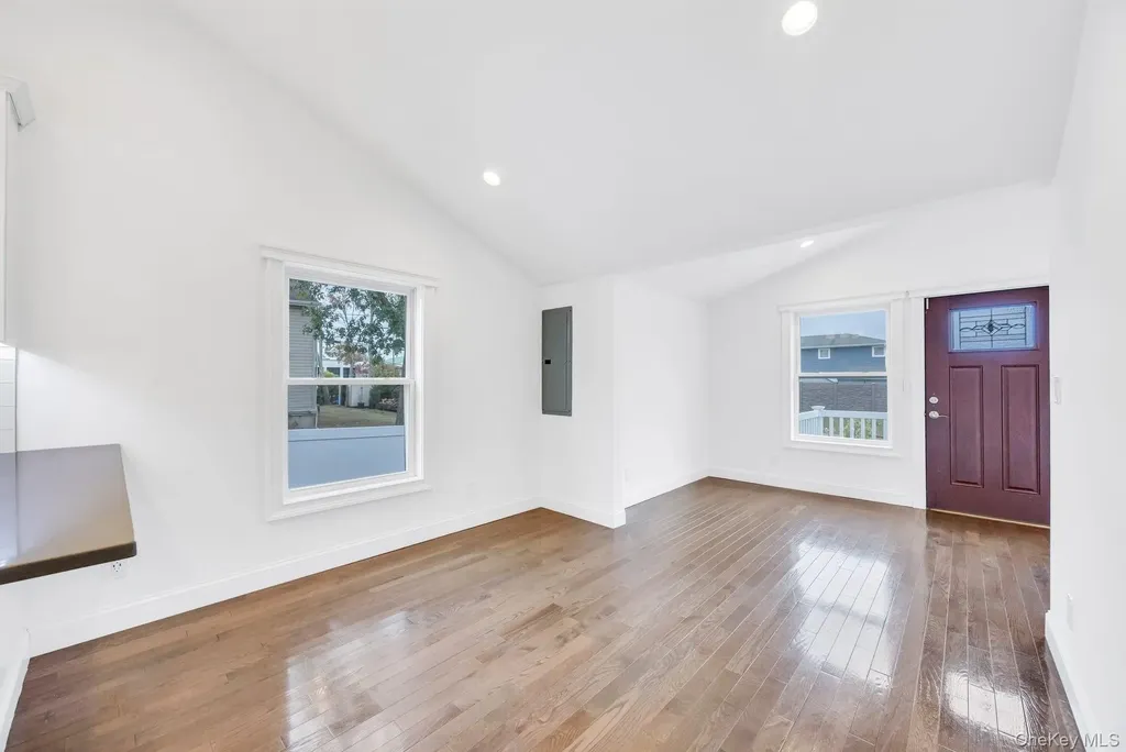 21 Ireland Place Copiague NY 11726