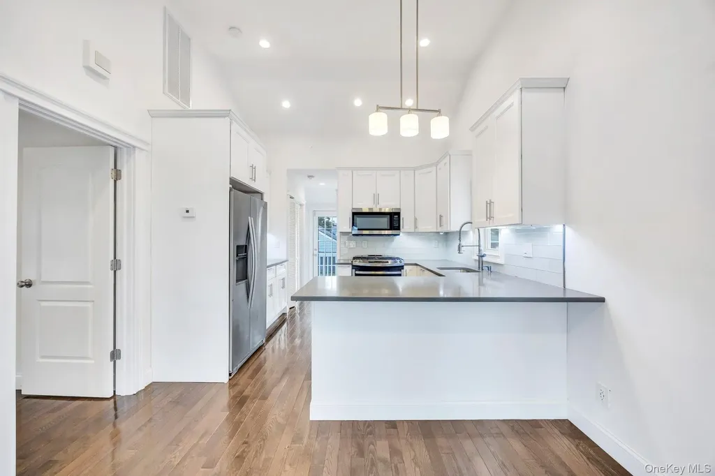 21 Ireland Place Copiague NY 11726