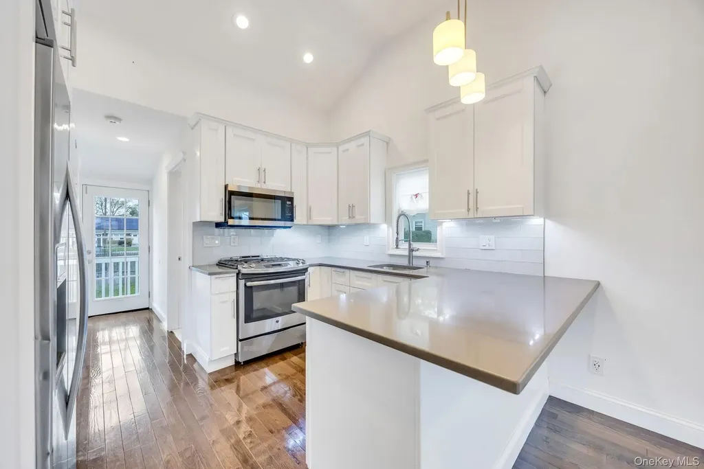 21 Ireland Place Copiague NY 11726
