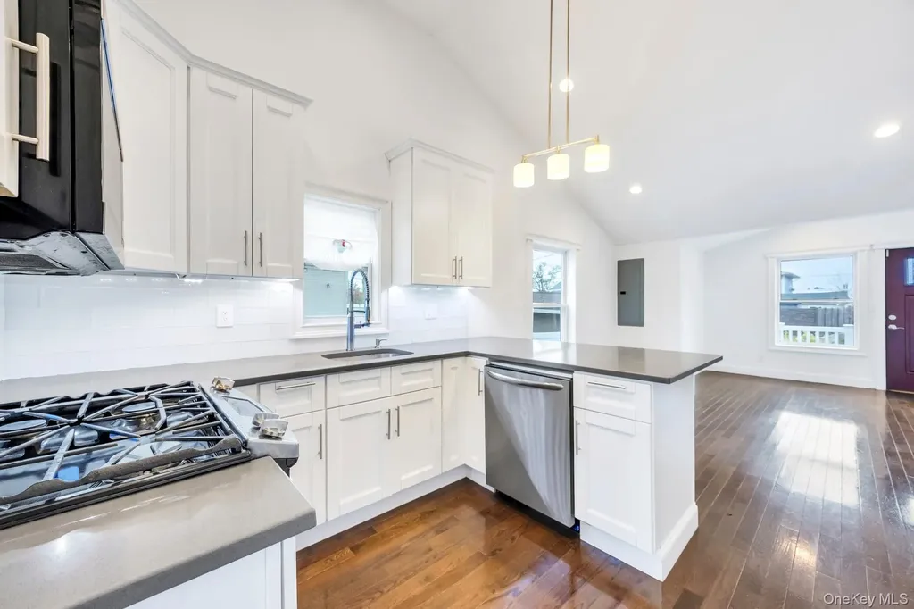 21 Ireland Place Copiague NY 11726
