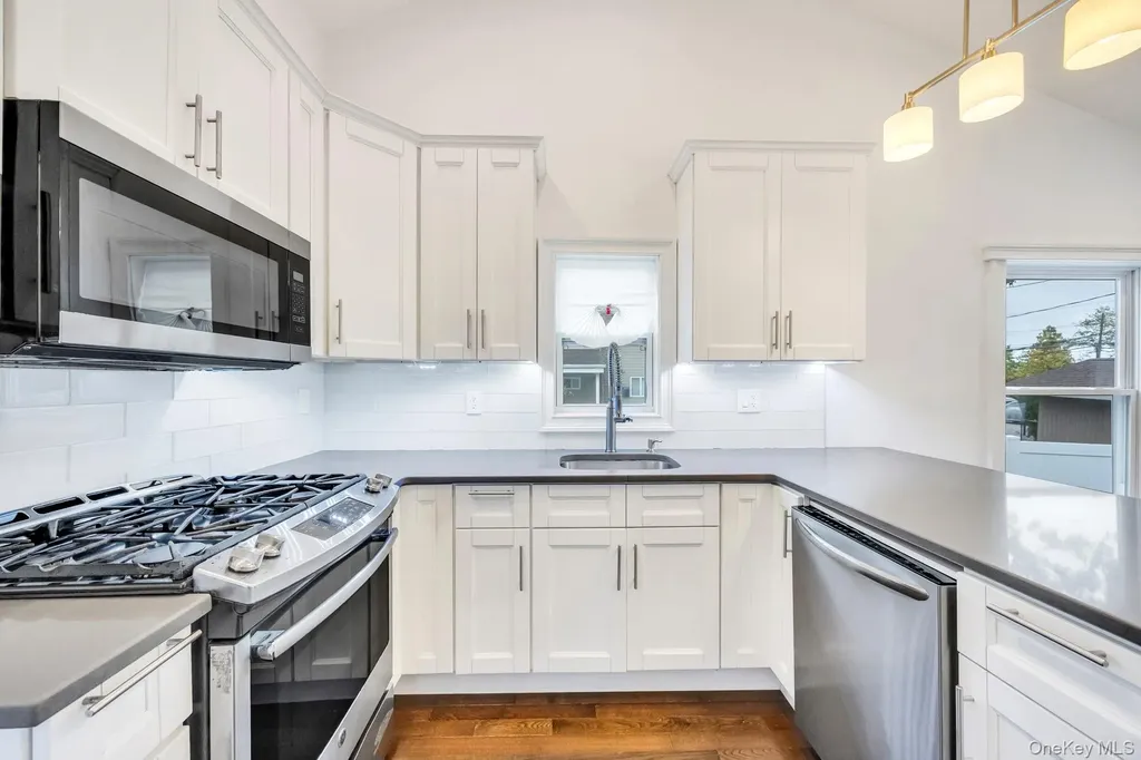 21 Ireland Place Copiague NY 11726