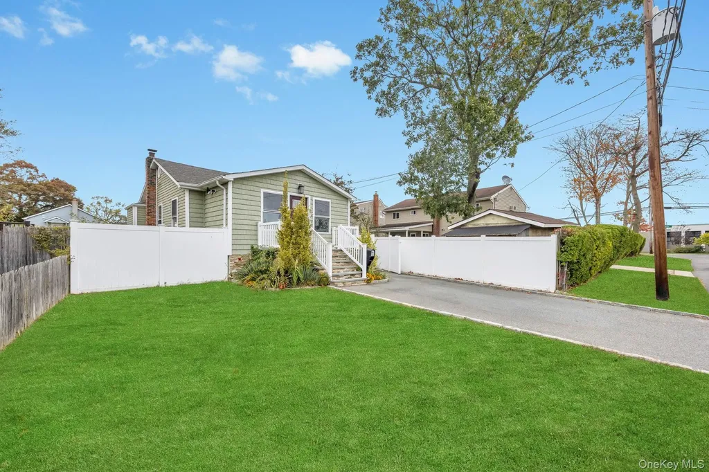 21 Ireland Place Copiague NY 11726