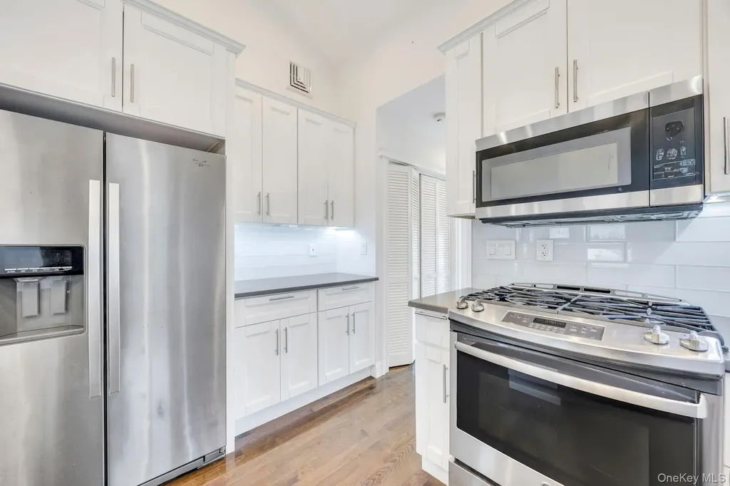 21 Ireland Place Copiague NY 11726