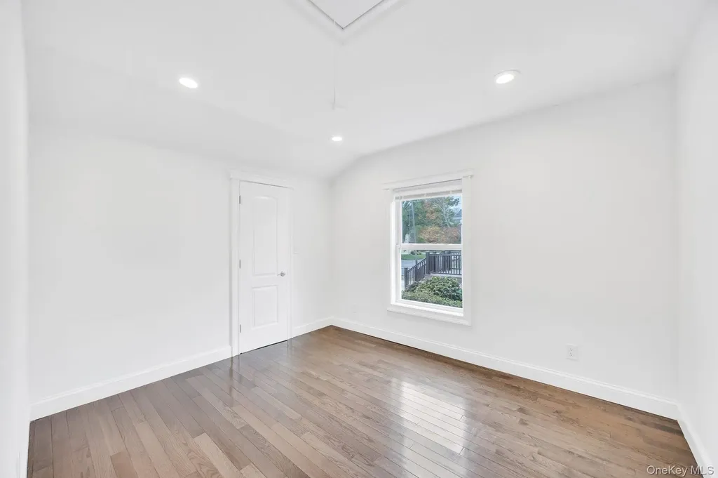 21 Ireland Place Copiague NY 11726