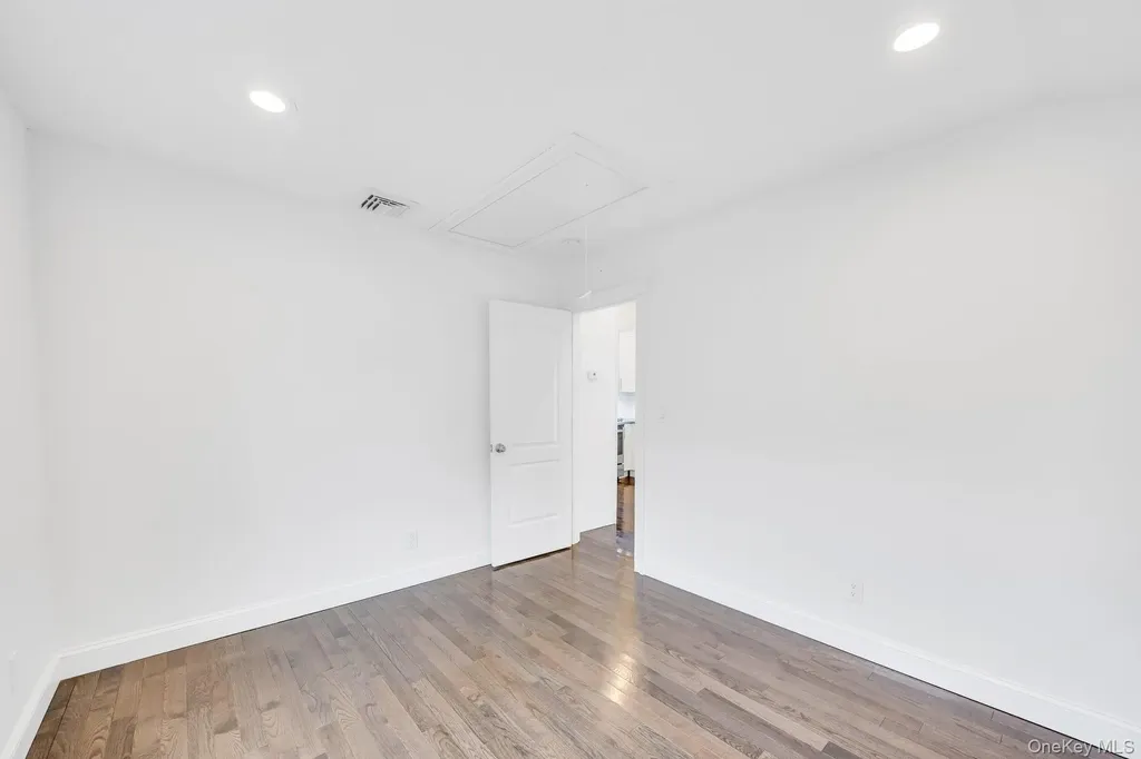 21 Ireland Place Copiague NY 11726