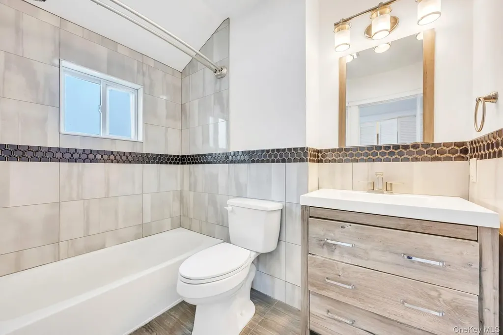21 Ireland Place Copiague NY 11726