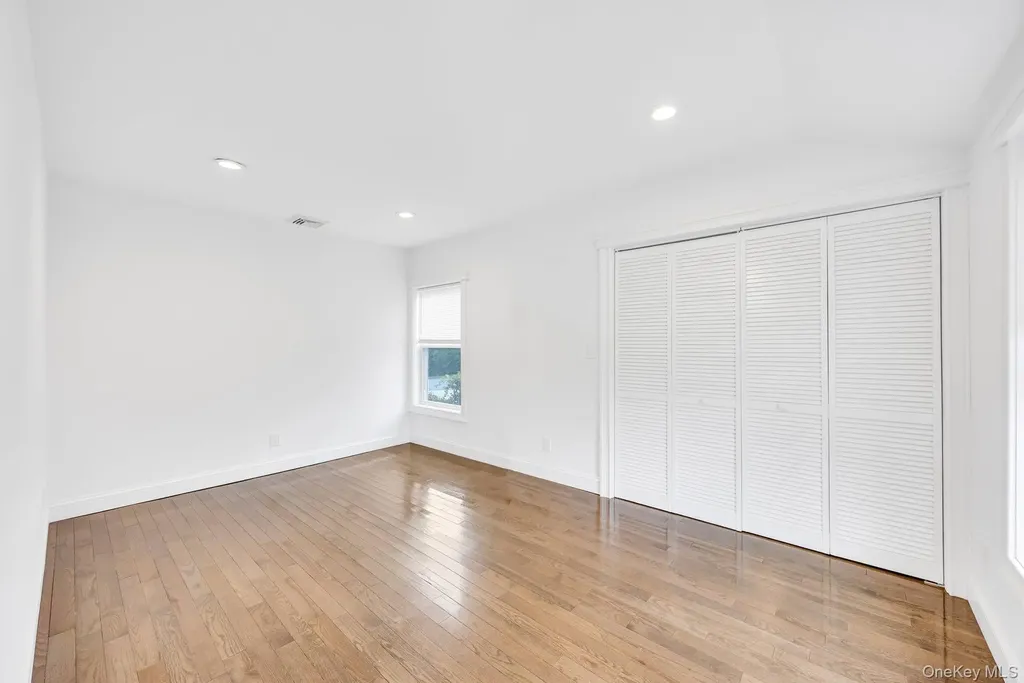 21 Ireland Place Copiague NY 11726