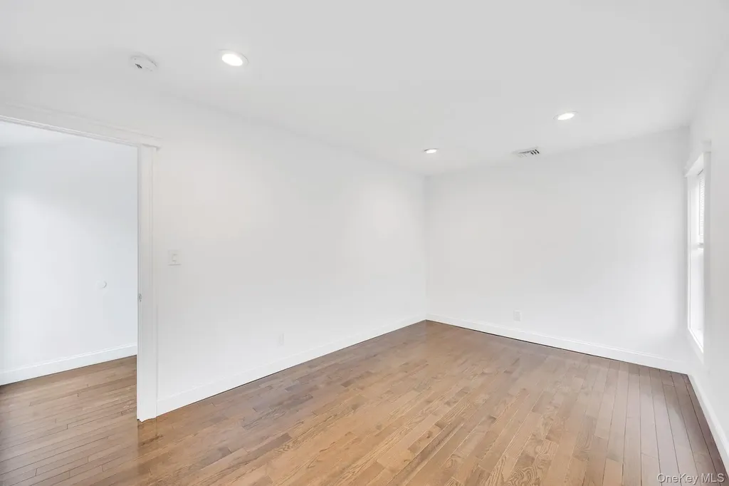 21 Ireland Place Copiague NY 11726