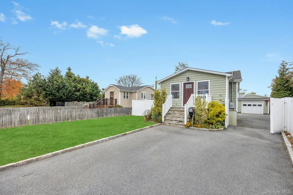 21 Ireland Place Copiague NY 11726