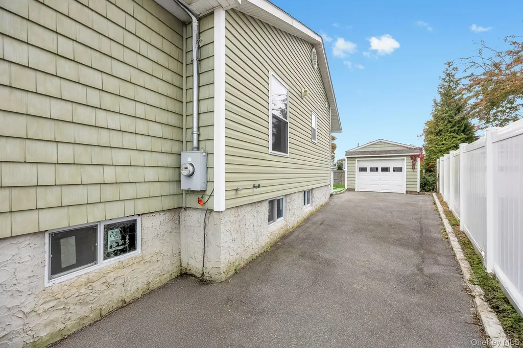 21 Ireland Place Copiague NY 11726