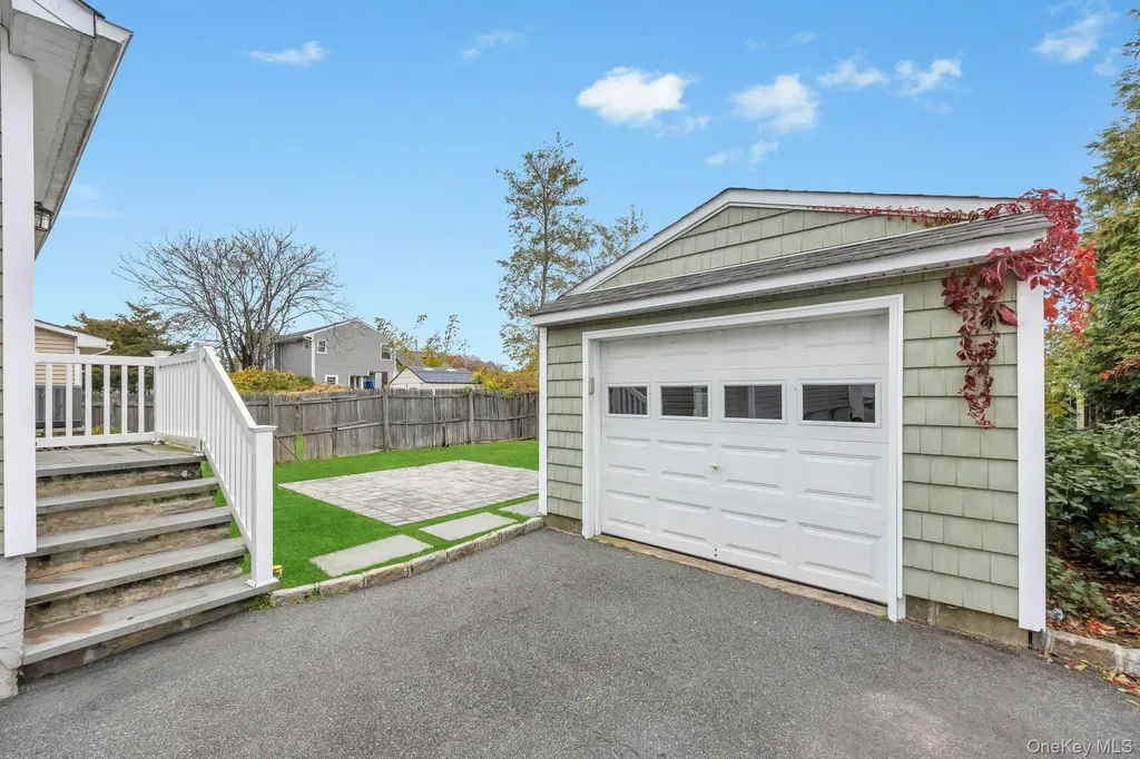 21 Ireland Place Copiague NY 11726