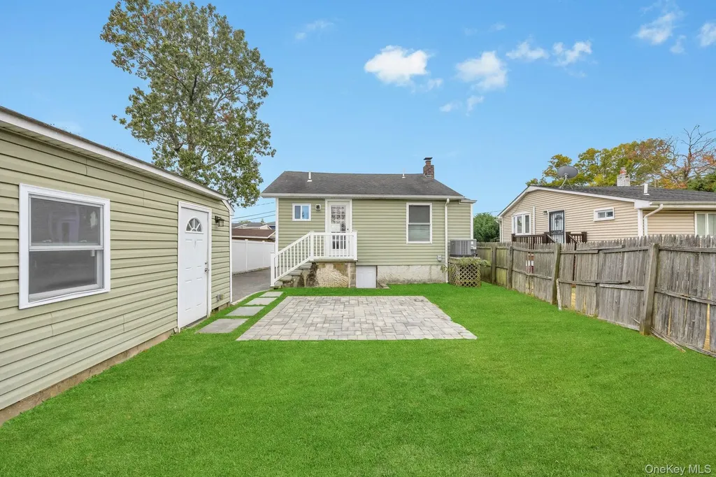 21 Ireland Place Copiague NY 11726
