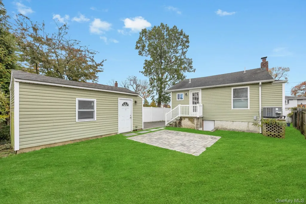 21 Ireland Place Copiague NY 11726