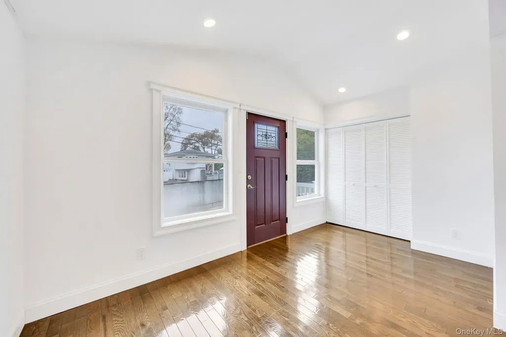 21 Ireland Place Copiague NY 11726
