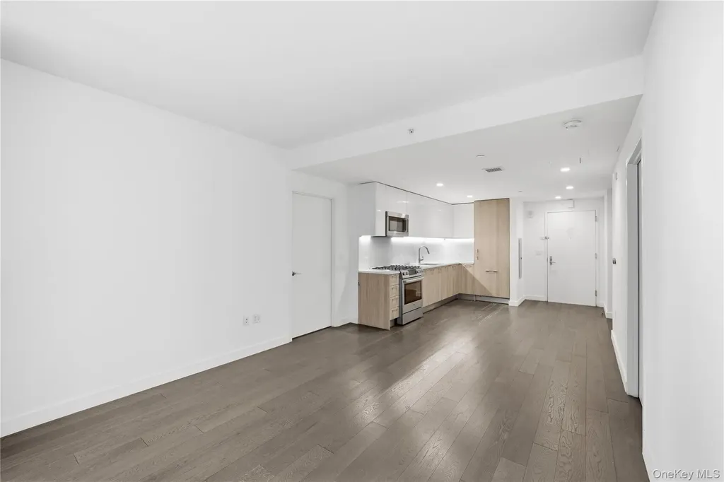 13103 40 Road Flushing NY 11354