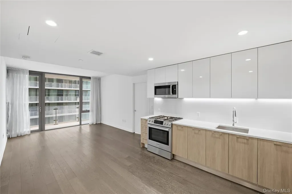 13103 40 Road Flushing NY 11354