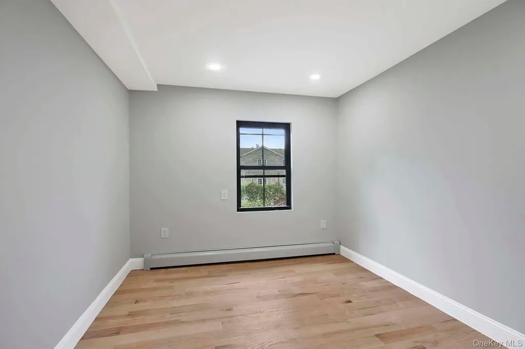 338 Calhoun Avenue Bronx NY 10465
