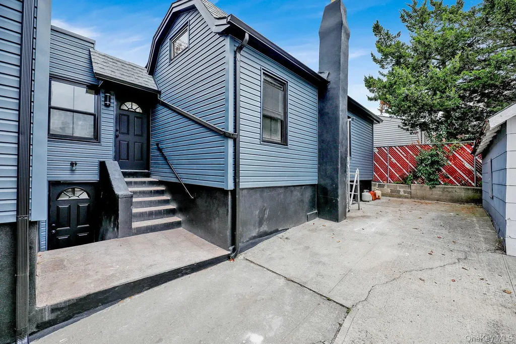 338 Calhoun Avenue Bronx NY 10465