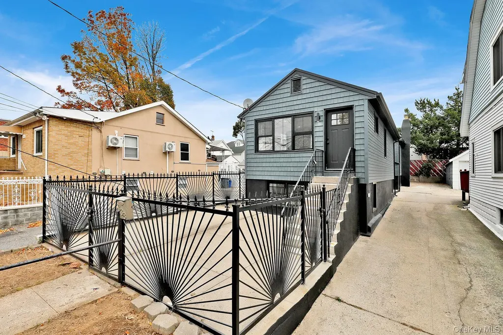 338 Calhoun Avenue Bronx NY 10465