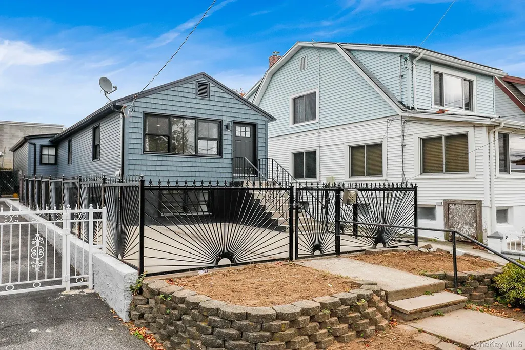 338 Calhoun Avenue Bronx NY 10465