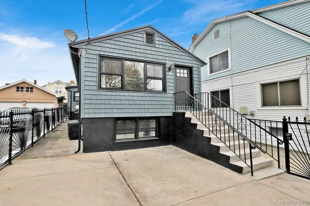 338 Calhoun Avenue Bronx NY 10465