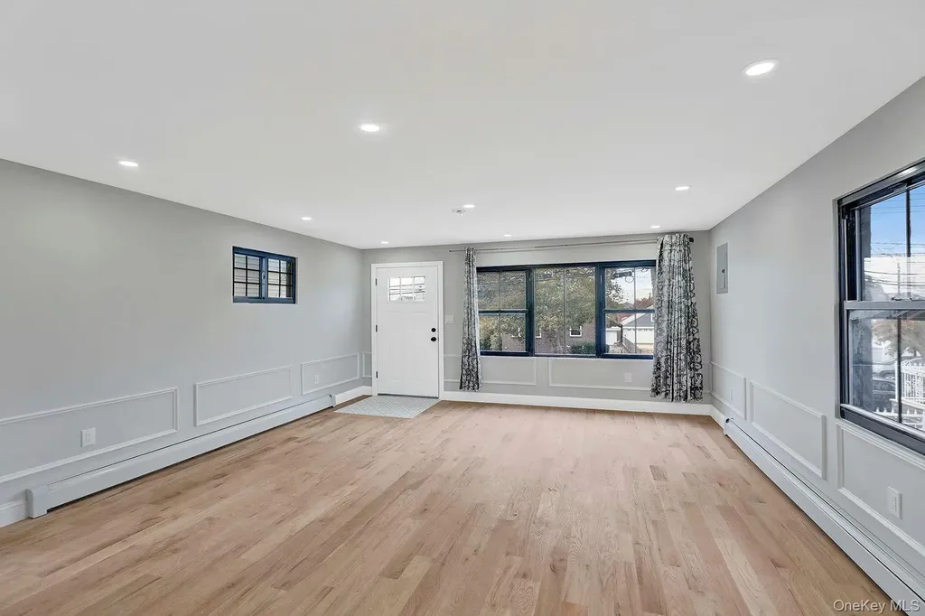 338 Calhoun Avenue Bronx NY 10465