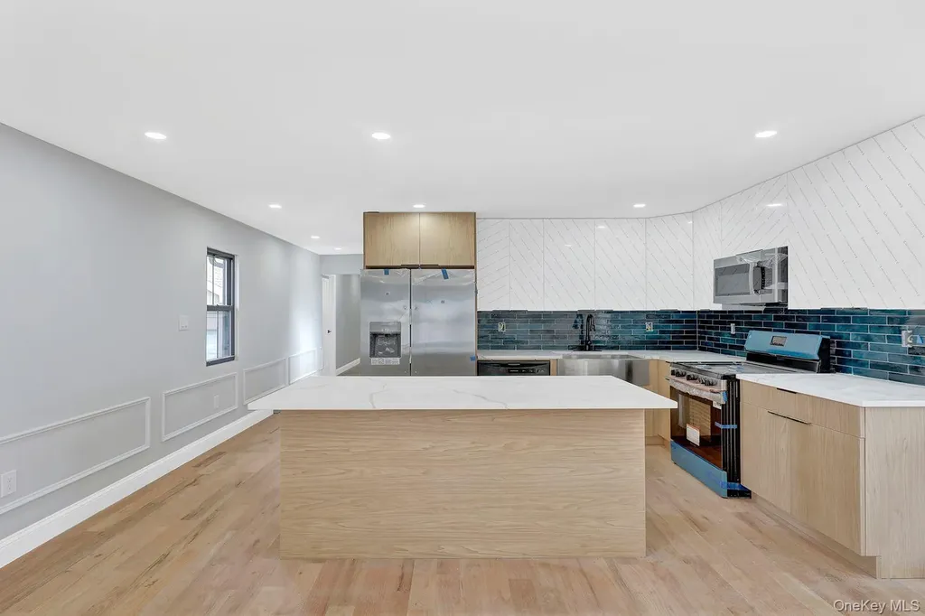 338 Calhoun Avenue Bronx NY 10465