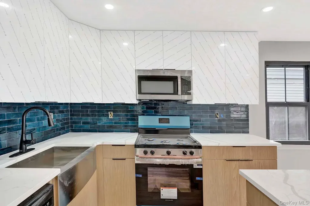 338 Calhoun Avenue Bronx NY 10465