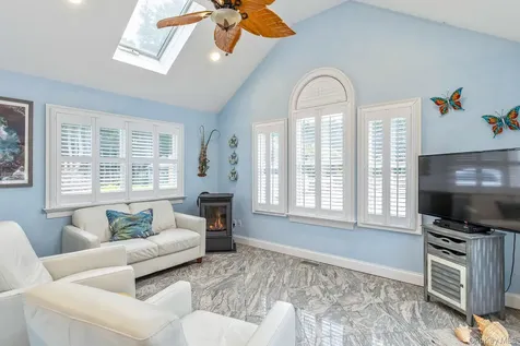 42 Old Neck Court Manorville NY 11949