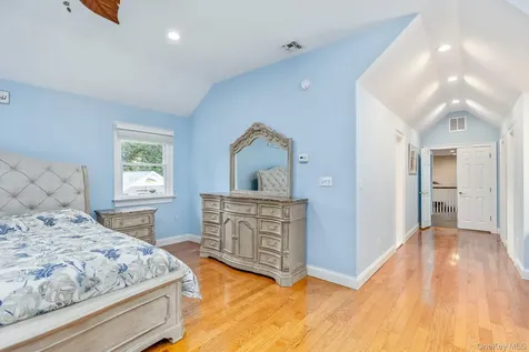 42 Old Neck Court Manorville NY 11949