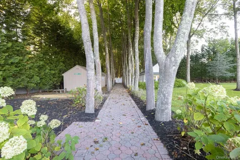 42 Old Neck Court Manorville NY 11949