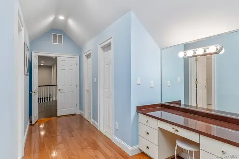 42 Old Neck Court Manorville NY 11949