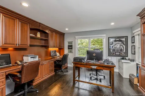 42 Old Neck Court Manorville NY 11949