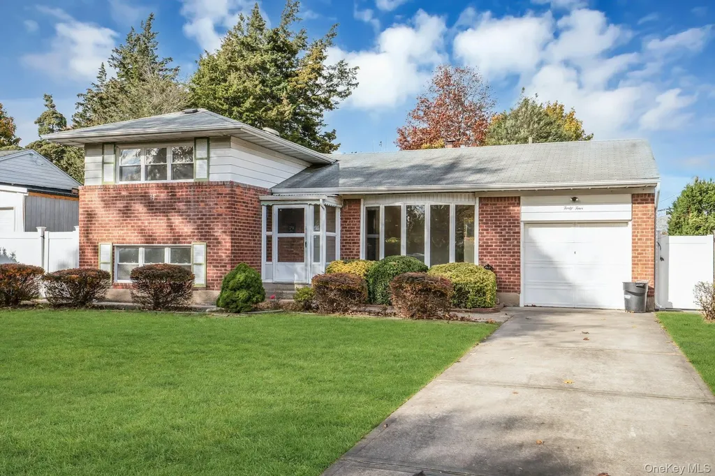 44 Delaware Avenue Commack NY 11725