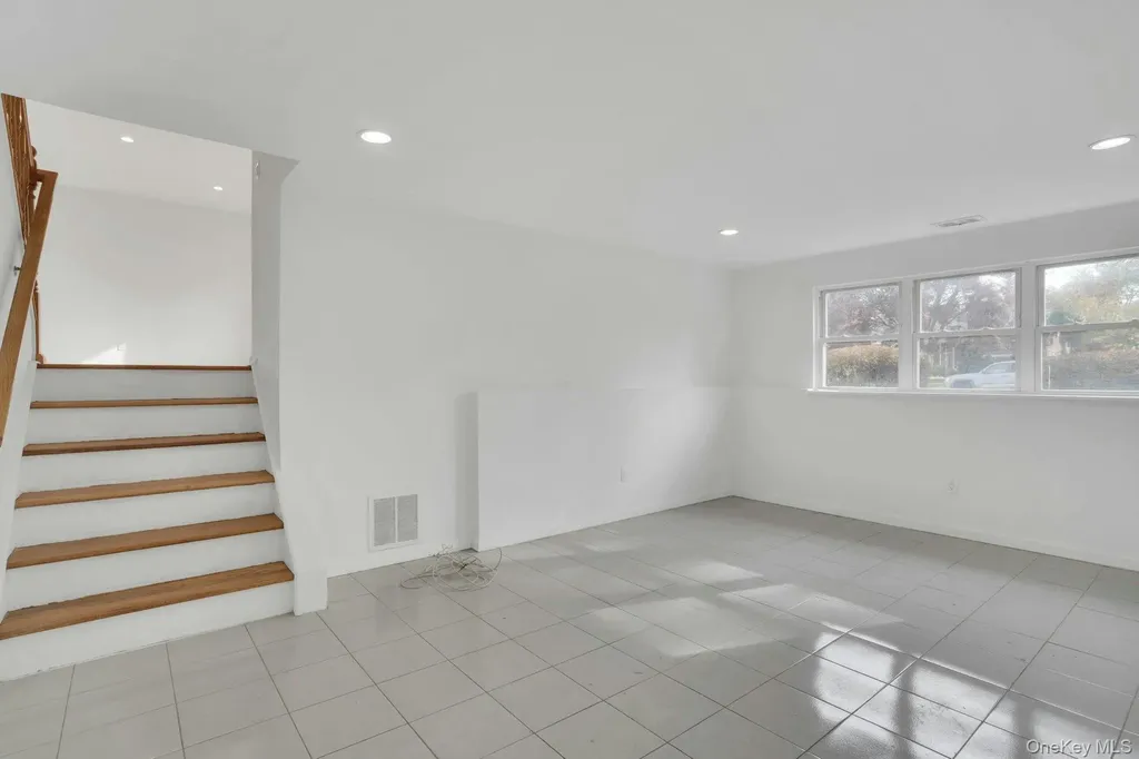 44 Delaware Avenue Commack NY 11725